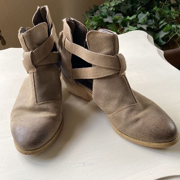 Steve Madden Cinch Suede Distressed Booties Size 8 - Picture 8 of 11